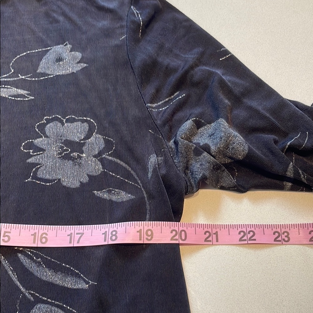 Katze Relaxed Floral Blouse, Stretch Comfort, Elbow Length, Size L, Black - Picture 7 of 8